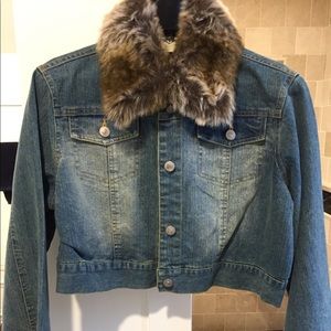 Removeable faux fur collar jacket new no tags.